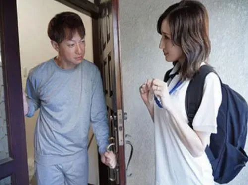 Được em y tá đến tận nhà chăm sóc