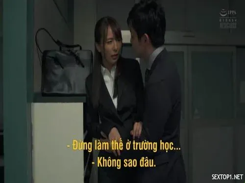 Cô học trò xin ở nhờ nhà thầy giáo vì thường xuyên bị bố bạo hành