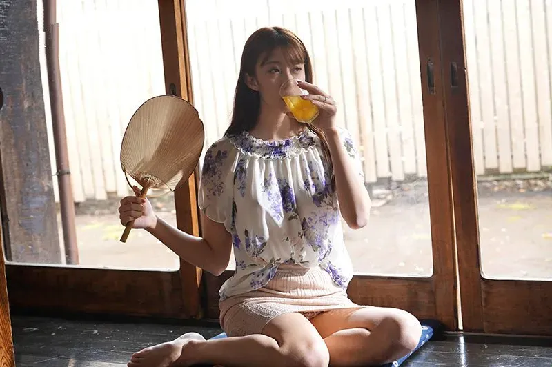 Boring summer in the countryside, the neighbor's wife is deprived because she is married to an old husband