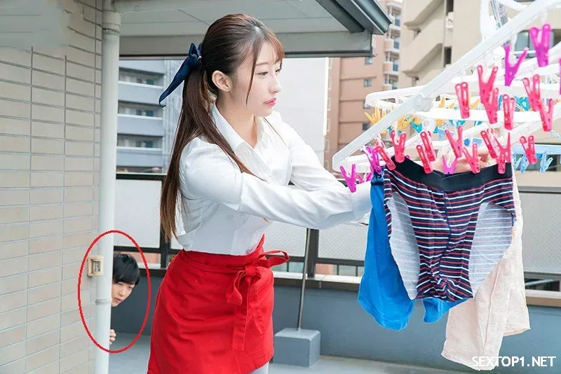年輕女僕被房東的兒子性交