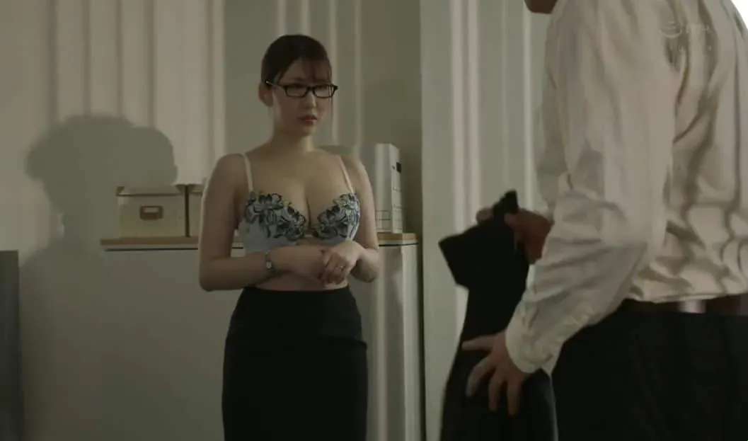 The lingerie company made the secretary model because of a mistake that caused damage.