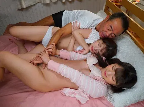 Cô bé ngây thơ được mẹ giới thiệu đi mát-xa trị liệu, nào ngờ đâu…