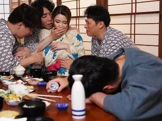 พาภรรยาไปบ่อน้ําพุร้อนสามีไม่รู้ว่าภรรยาของเขาถูกคนอื่นระยําหน้าลง